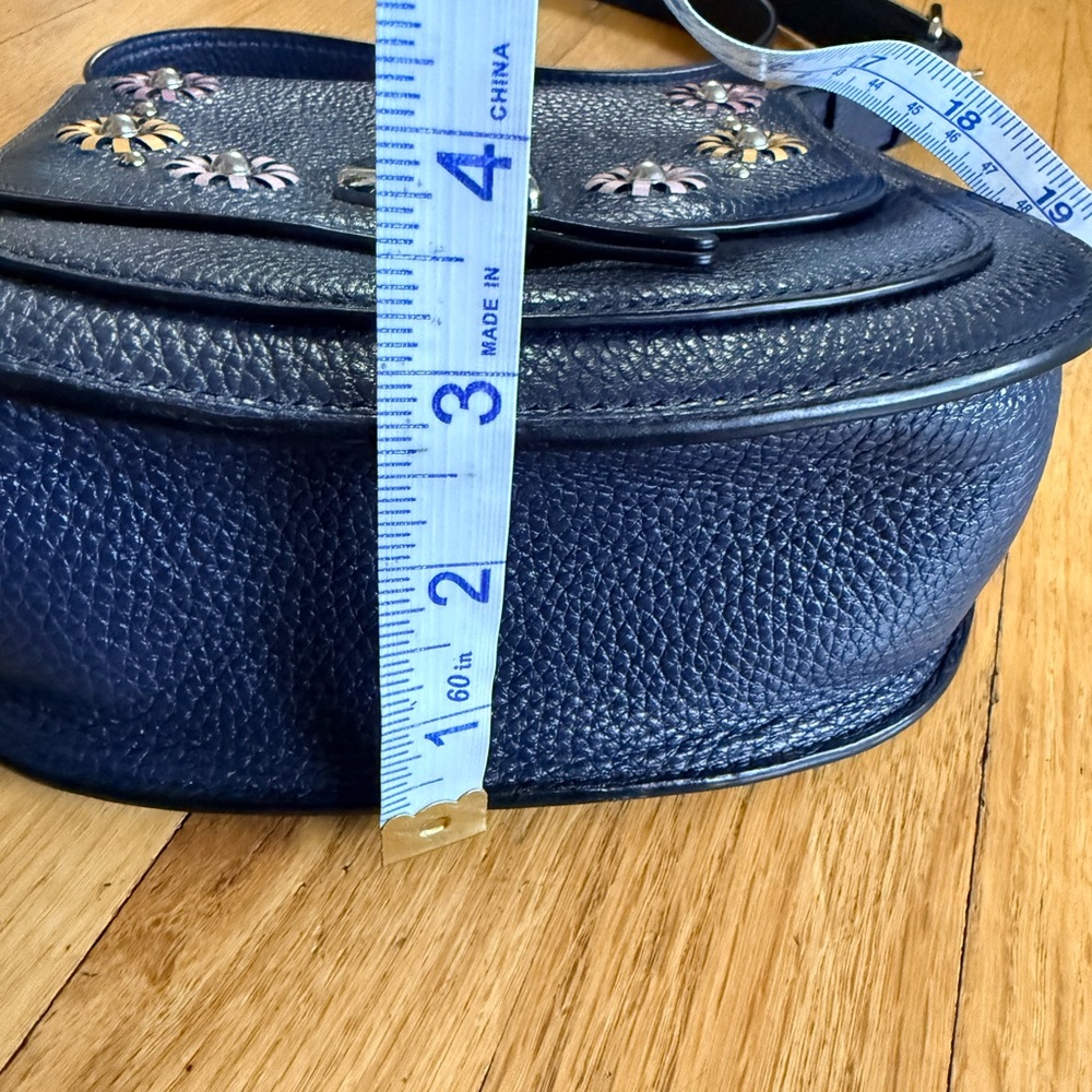 Unique and Rare Coach Navy Leather Floral Stitching Saddle Crossbody Bandit Bag - Picture 5 of 11